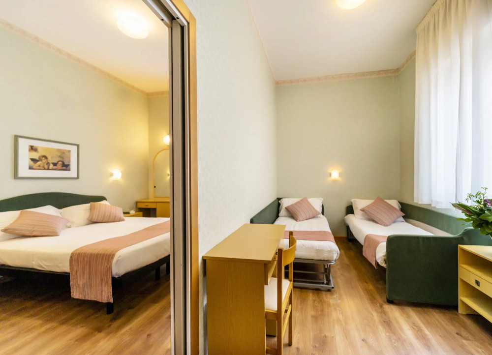 media.camera-family 1