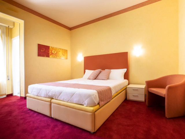 media.camera-elite2 1